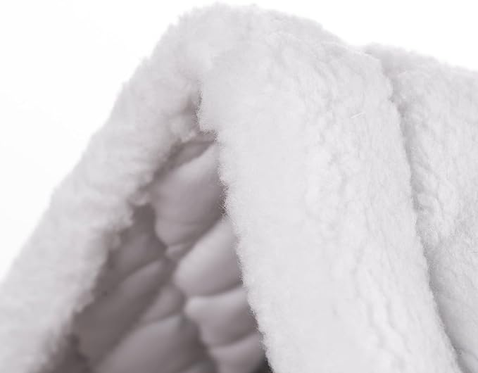 Equinavia Eidsvoll Close Contact English Saddle Pad | Horse Saddle Pad with Shock Absorbing Fleece Top | Hook & Loop Billet Straps, Secure Fit | Breathable for All Riding Styles