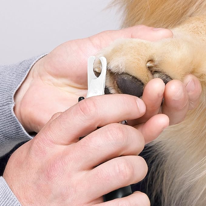 Tweezerman Large Nail Clippers for Dogs & Cats, Manual Professional Cat & Dog Nail Trimmer with Ergonomic Handle